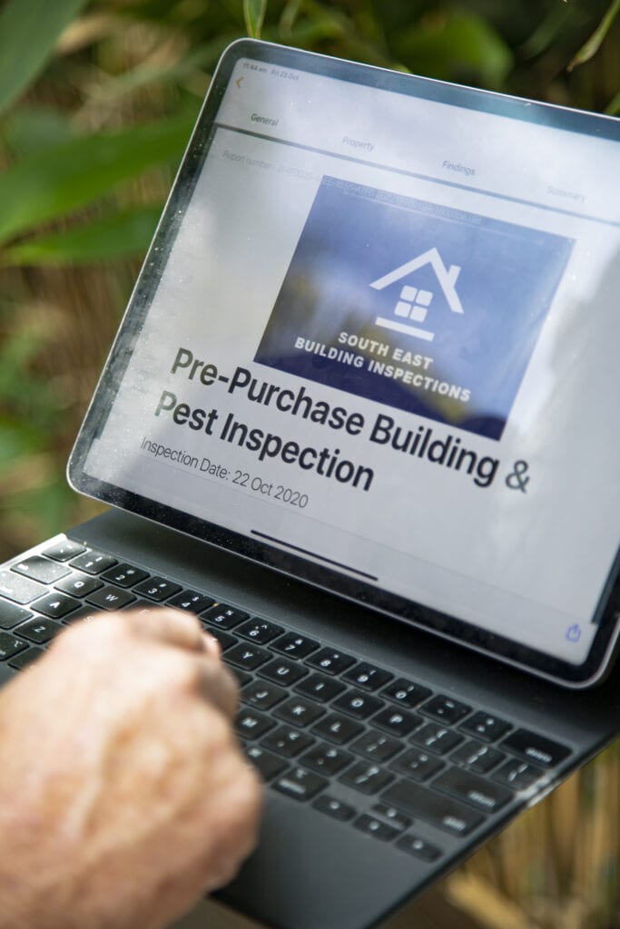 Laptop-with-pre-purchase-building-inspection-on-screen
